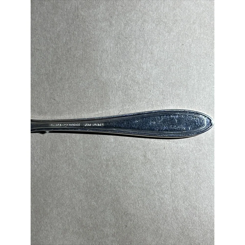 VTG 2 ONEIDA COMMUNITY BUTTER KNIFE SILVERPLATE PAR‎ PLATE BRIDAL WREATH Pattern
